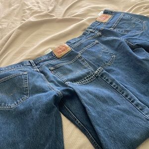 Two pairs of Relaxed 550 Levis jeans